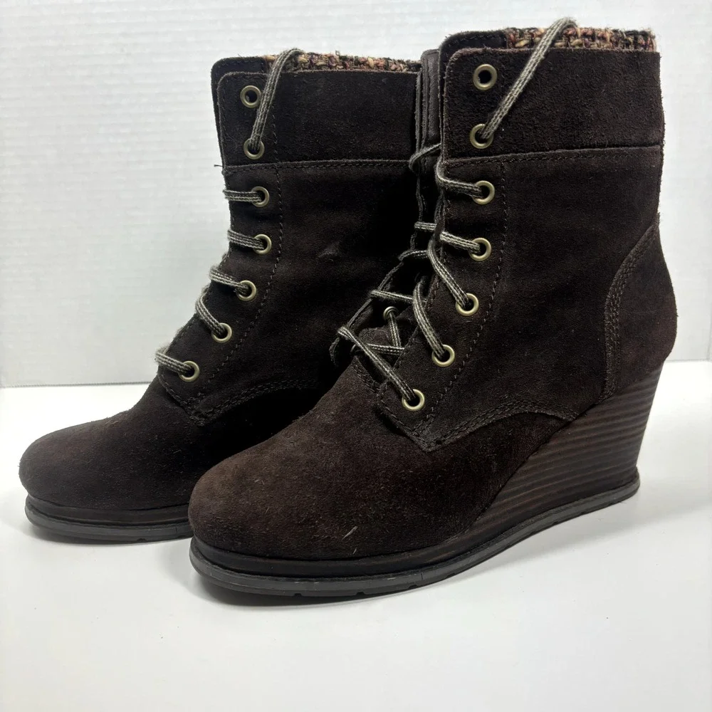 Caterpillar Women Boots Sz 7 CAT Bootie Wedge Heel Brown Suede Winter Shoe EUC